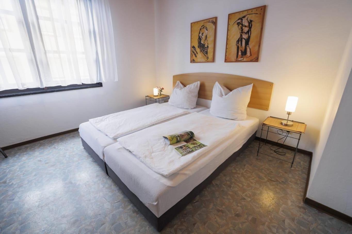 Danis Schlossschaenke Simmern Phòng bức ảnh