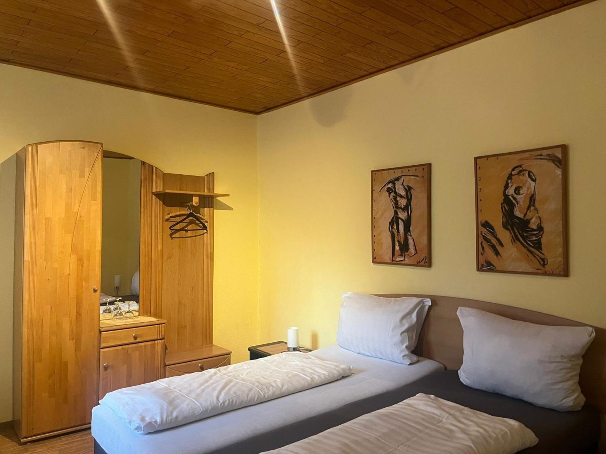 Danis Schlossschaenke Simmern Phòng bức ảnh